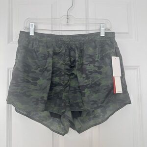 NWT Good American Camo Green Women's Shorts